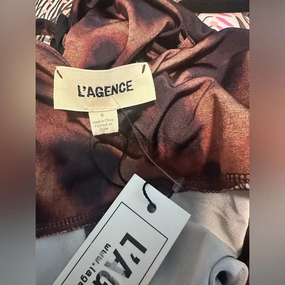 L'AGENCE Dress Tami Draped Leopard Print
Stretch Jersey Midi - Picture 5 of 7